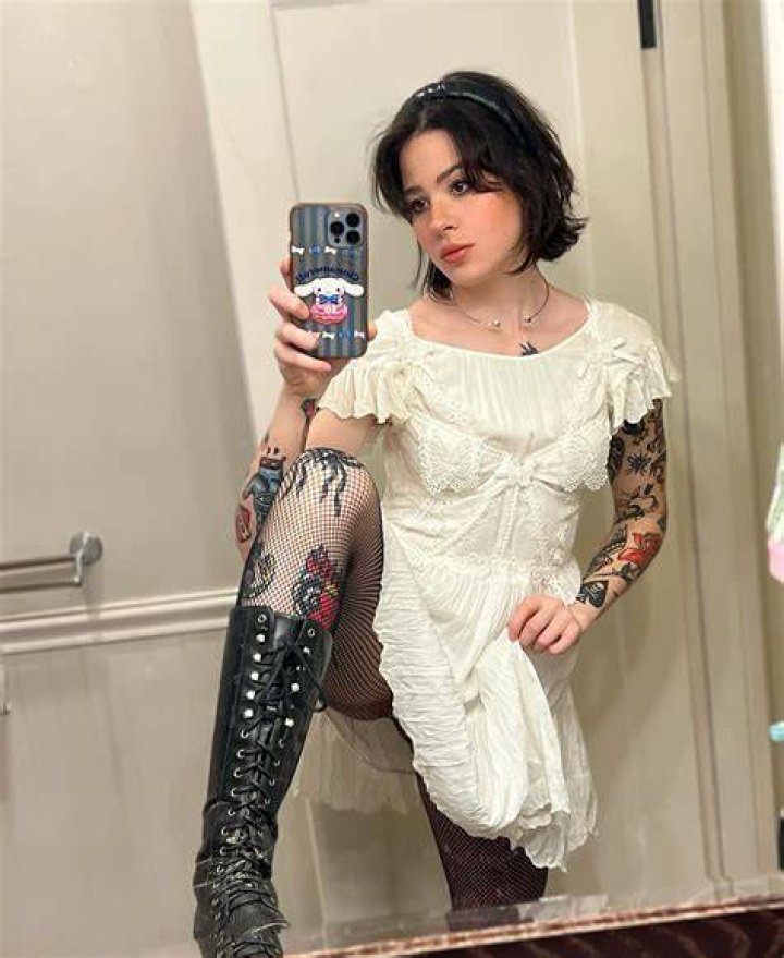 Anisa Jomha: The Rise of an OnlyFans Sensation