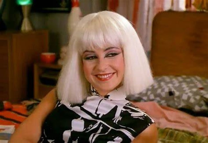 Annie Potts in "Sixteen Candles": A Journey Through a Classic Performance