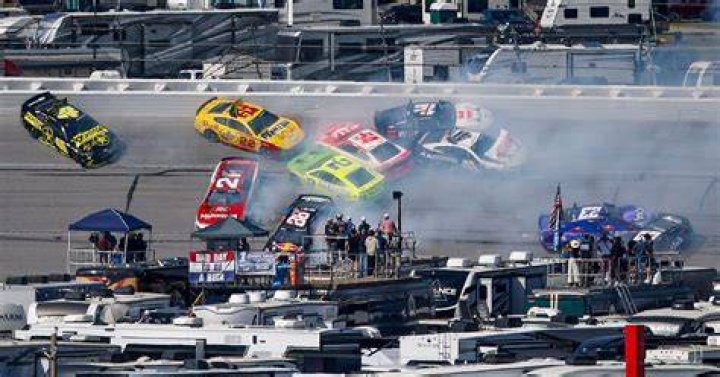 Bubba Wallace's Crash at NASCAR Phoenix Race: Analysis and Insights