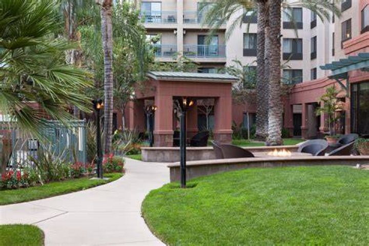 Discover the Ultimate Comfort at Courtyard Burbank Hotel