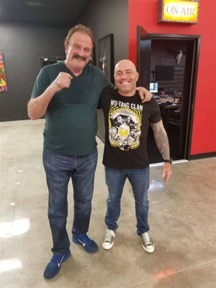 Discovering Joe Rogan's Height: How Tall is the Controversial Host?