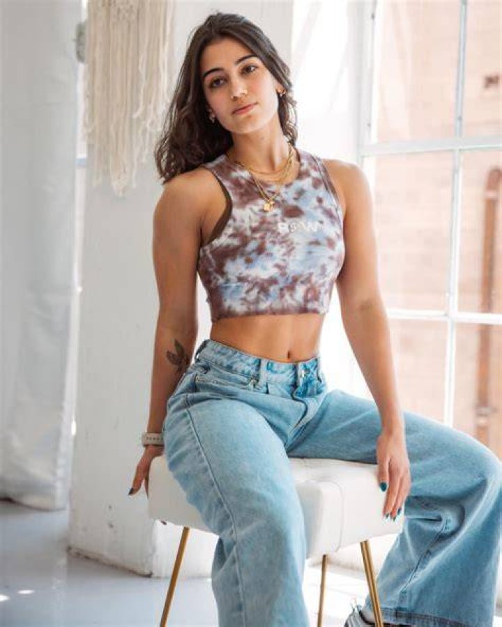 Exploring the Allure of Sara Saffari on OnlyFans