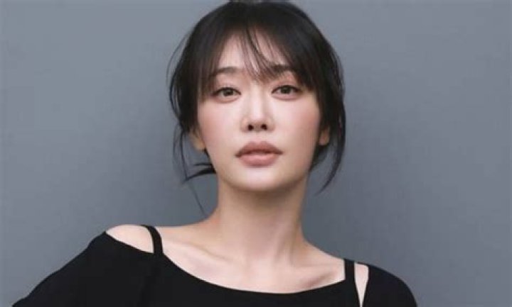 Ko Gil-Hong: The Rising Star of Korean Entertainment