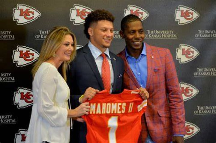 Pat Mahomes' Dad: A Story of Football and Family