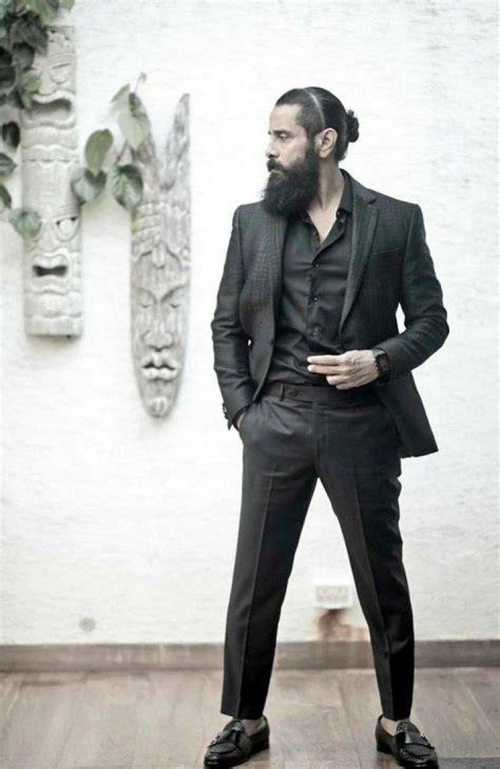 Understanding Vikram's Height in Feet: A Detailed Exploration
