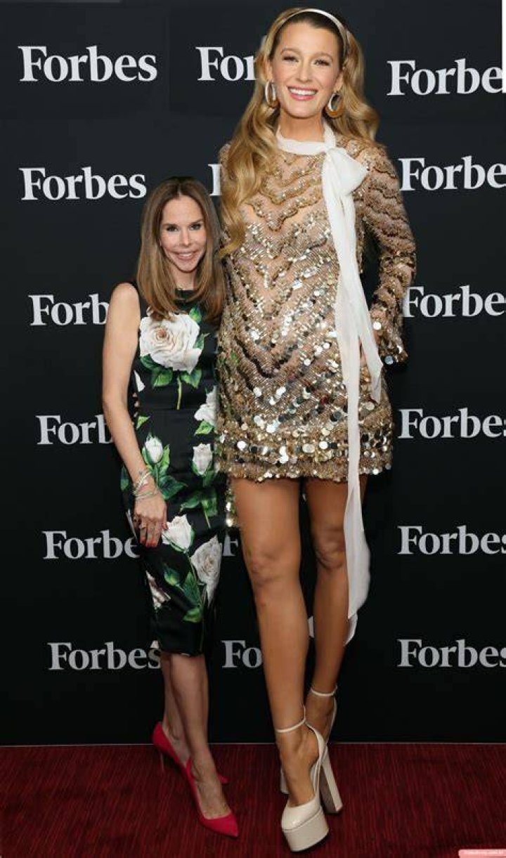 Unraveling the Mystery: How Tall is Blake Lively?
