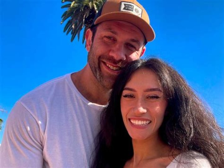 Who is Lee Asher's Girlfriend, Sarah?